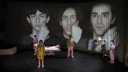 Szene aus "Vatermal" am Schauspiel Köln