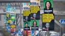 Wahlplakate der etablierten Parteien CDU, AfD, Bündnis 90/Die Grünen, SPD und FDP hängen im Frankfurter Nordwesten an mehreren Laternenmasten