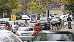 Parkplatzsituation am Tierpark Hellabrunn in München. 