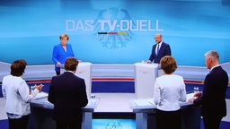 Angela Merkel und Martin Schulz stehen sich im TV-Duell gegenüber, 03.09.2017.