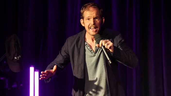 Timo Wopp auf der Bühne vom Theater am Dom