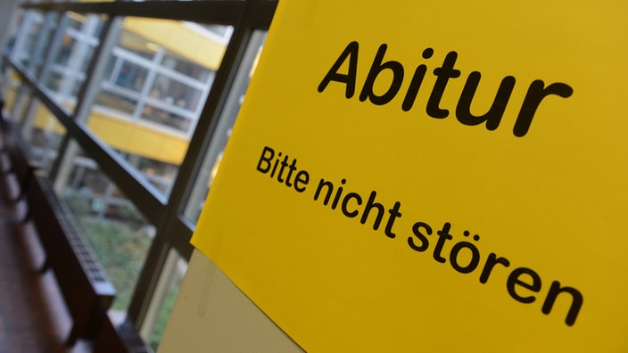 Ein Blatt mit der Aufschrift "Abitur"