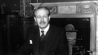 Harold Macmillan, 1955