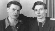 Werner Lamberz (rechts) und sein Freund Hans Modrow, 1953