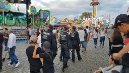 Die Polizei zeigte verstärkt Präsenz auf dem Festgelände.