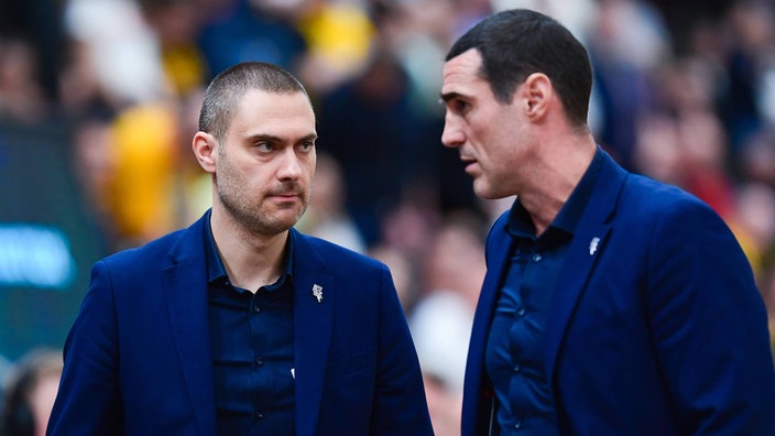 Der bisherige Co-Trainer Marko Stankovic (l.) übernimmt bei den Baskets Bonn den Posten von Chefcoach Roel Moors.