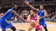 Spielszene aus der Partie Telekom Baskets Bonn gegen Alba Berlin.