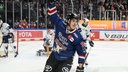 Marc-Louis Aubry bejubelt ein Tor gegen Iserlohn