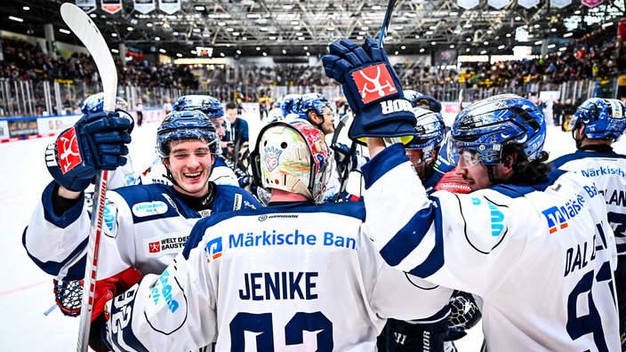 Spieler von den Iserlohn Roosters jubeln