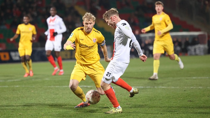 Szene aus dem Spiel zwischen Rot-Weiß Oberhausen und Fortuna Düsseldorf II.