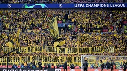 Schon Anfang Juni vor dem Champions-League-Spiel in Madrid taten die BVB-Fans ihre Meinung zum Rheinmetall-Deal kund.