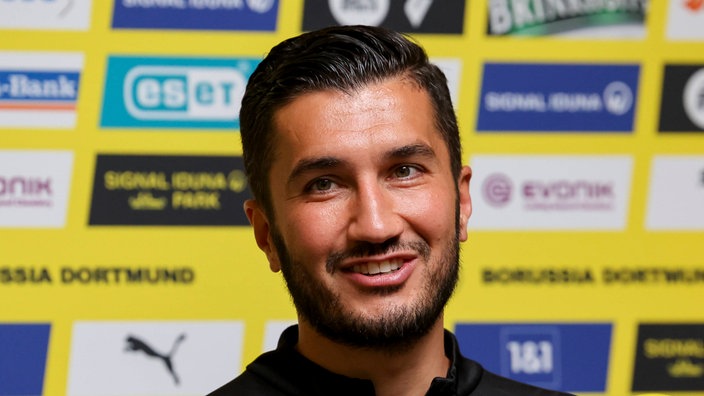 Nuri Sahin auf einer Pressekonferenz von Borussia Dortmund