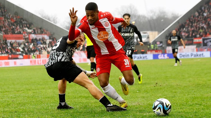 Spielszene aus der Partie Rot-Weiss Essen gegen SC Freiburg II