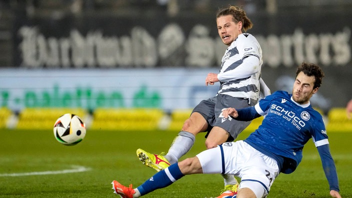 Duell zwischen Patrick Greil (Sandhausen) und Christopher Lannert