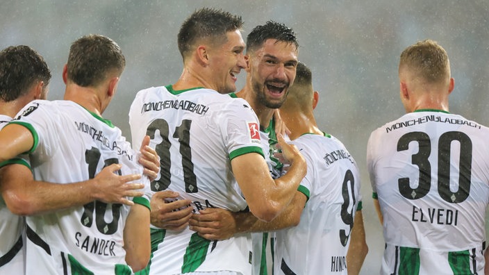 Tomas Cvancara (l.) und Tim Kleindienst von Borussia Mönchengladbach