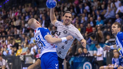 Eloy Morante Maldonado vom Bergischen HC beim Wurf im Spiel beim TVB Stuttgart.