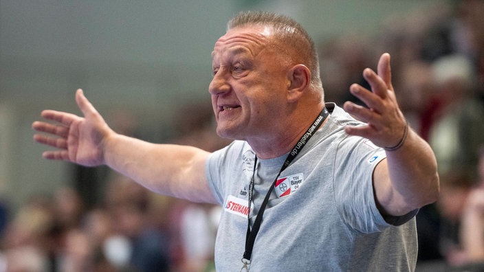 Michael Biegler, Trainer der Bundesliga-Handballerinnen von Bayer 04 Leverkusen