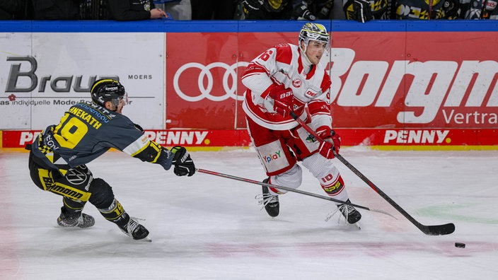 Kampf um den Puck in Krefeld