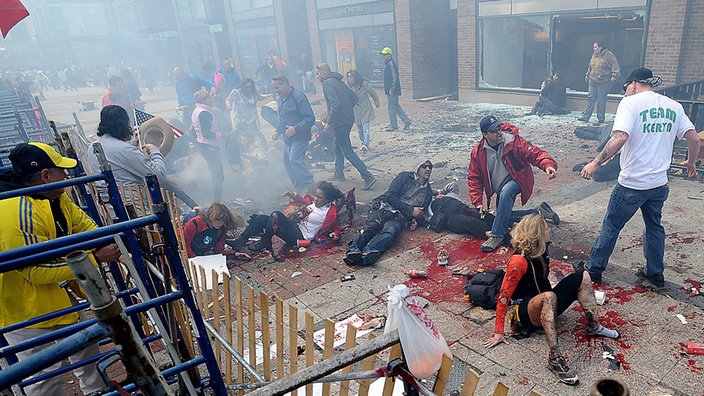 Verletzte beim Boston-Marathon kurz nach dem Bombenanschlag am 15.04.2013