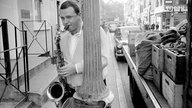 Straßenszene 1964, Stan Getz mit Saxophon