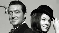 Patrick McNee and Diana Rigg aus der TV-Serie "Mit Schirm, Charme und Melone", 1967