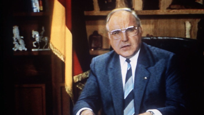 Bundeskanzler Helmut Kohl (CDU)bei seiner Neujahrsansprache für 1986, die für 1987 wiederholt wurde