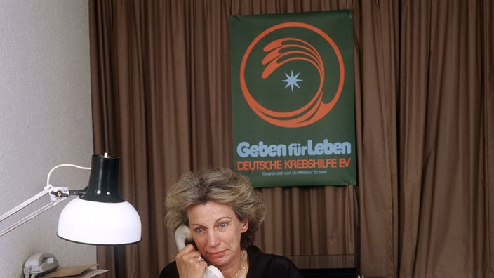 Mildred Scheel am Telefon