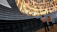 Die Halle der Namen in der Gedenkstätte Yad Vashem in Jerusalem