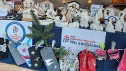 Die Wichtelmädels verkaufen für das WDR 2 Weihnachtswunder