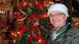 Kabarettist Jürgen Beckers präsentiert die schönsten, absurdesten und komischsten Geschichten rund um Weihnachten.