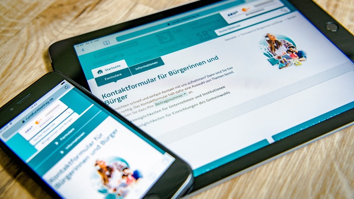 Rundfunkbeitrag: Online-Kontaktformular des Beitragsservice auf Smartphone und Tablet