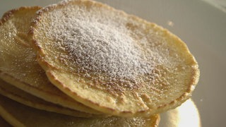 Pancakes mit Puderzucker bestäubt