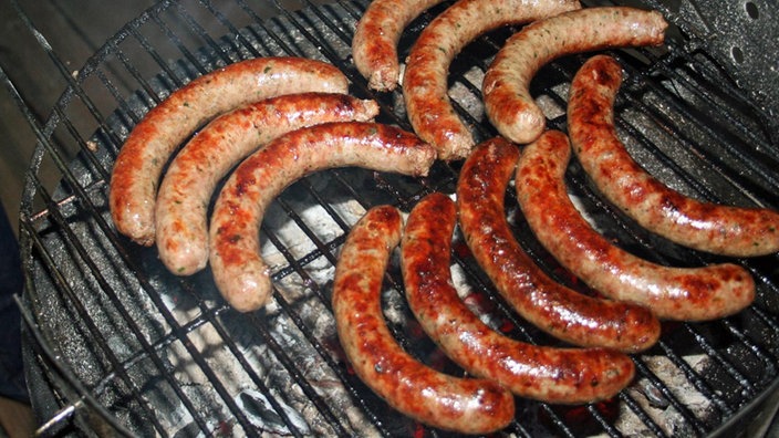 Würstchen auf dem Grill