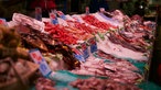 Das Bild zeigt einen Fischstand in Mallorcas größter Marthalle, Mercat de l’Olivar-