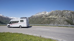 Das Bild zeigt ein Wohnmobil in der Schweiz.