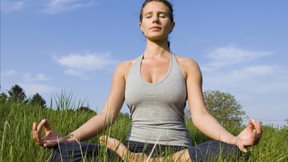 Frau beim Yoga