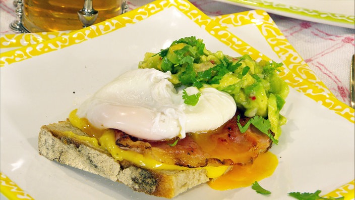 Eier Benedict mit Avocadosalsa