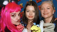 Nina Hagen, Cosma Shiva Hagen und Eva-Maria Hagen im Jahr 2000 mit Handpuppen