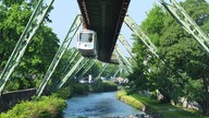 Schwebebahn über der Wupper