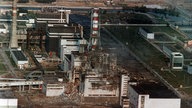 Blick auf den zerstörten Reaktorblock 4 des Atomkraftwerks Tschernobyl